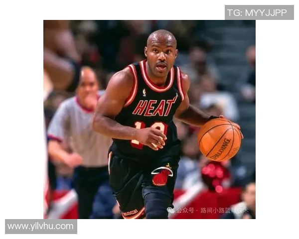 足球球星原地过人技巧分析提升球员突破能力与控场水平